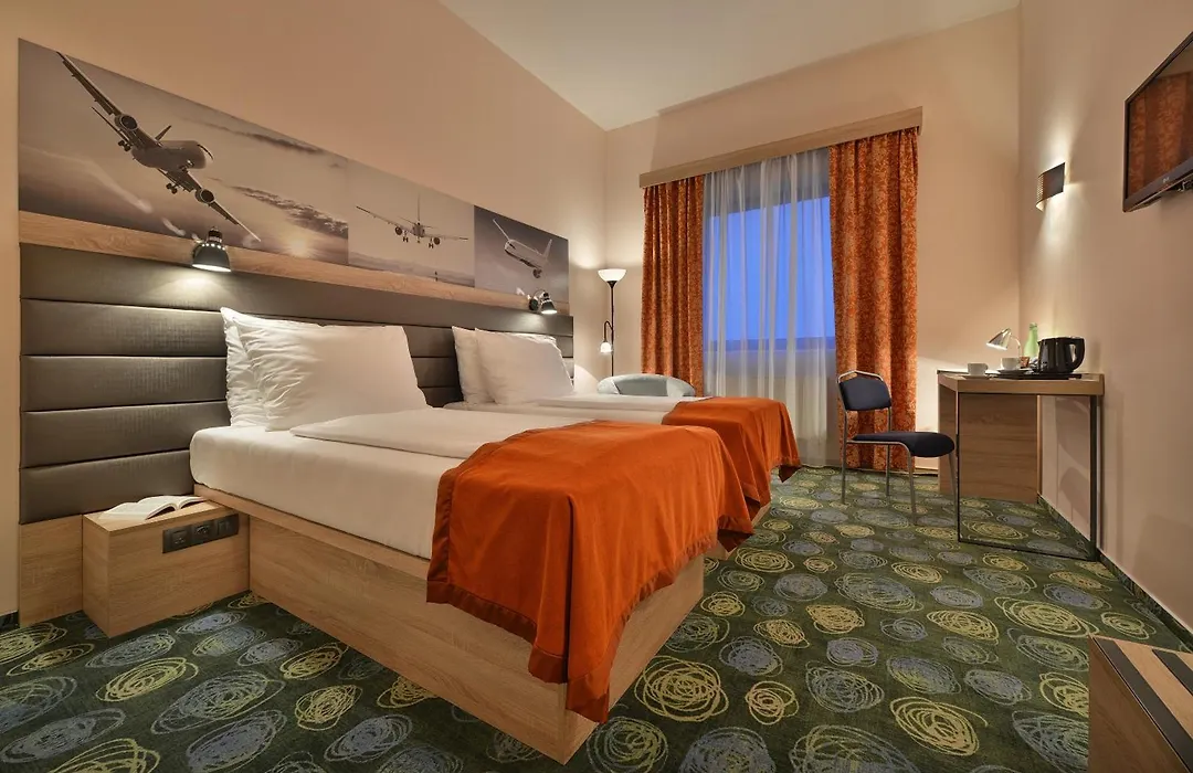 Ramada Airport Hotel Prague-1