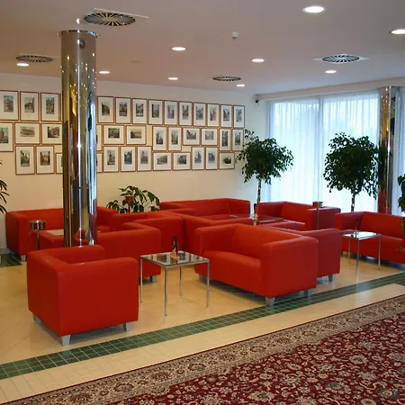 Ramada Airport Hotel Prague-2